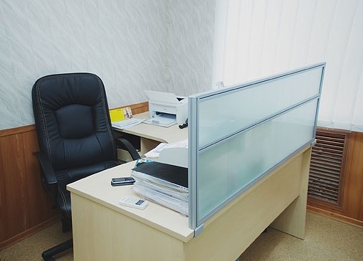 ширма на офисный стол из стекла